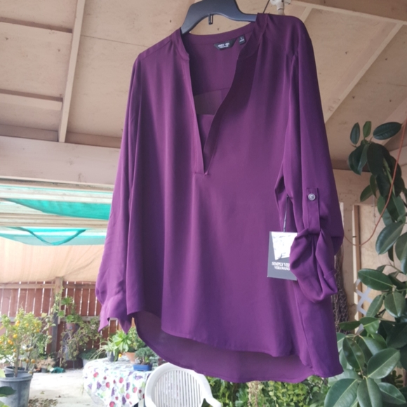Vera Wang Tops - Plum top